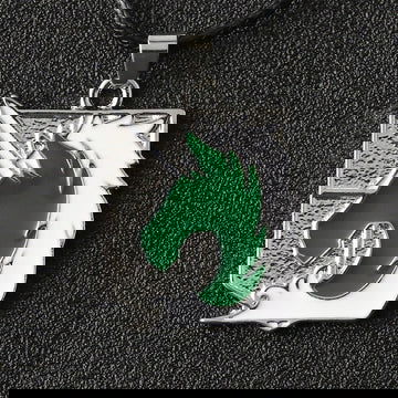 Collier “Attack on Titan” – Symbole des Brigades Spéciales